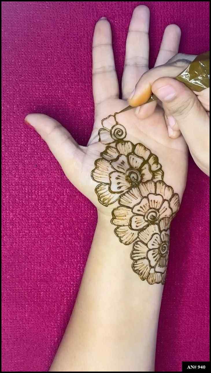 simple-mehndi-design-easy-and-beautiful-images-front-hand