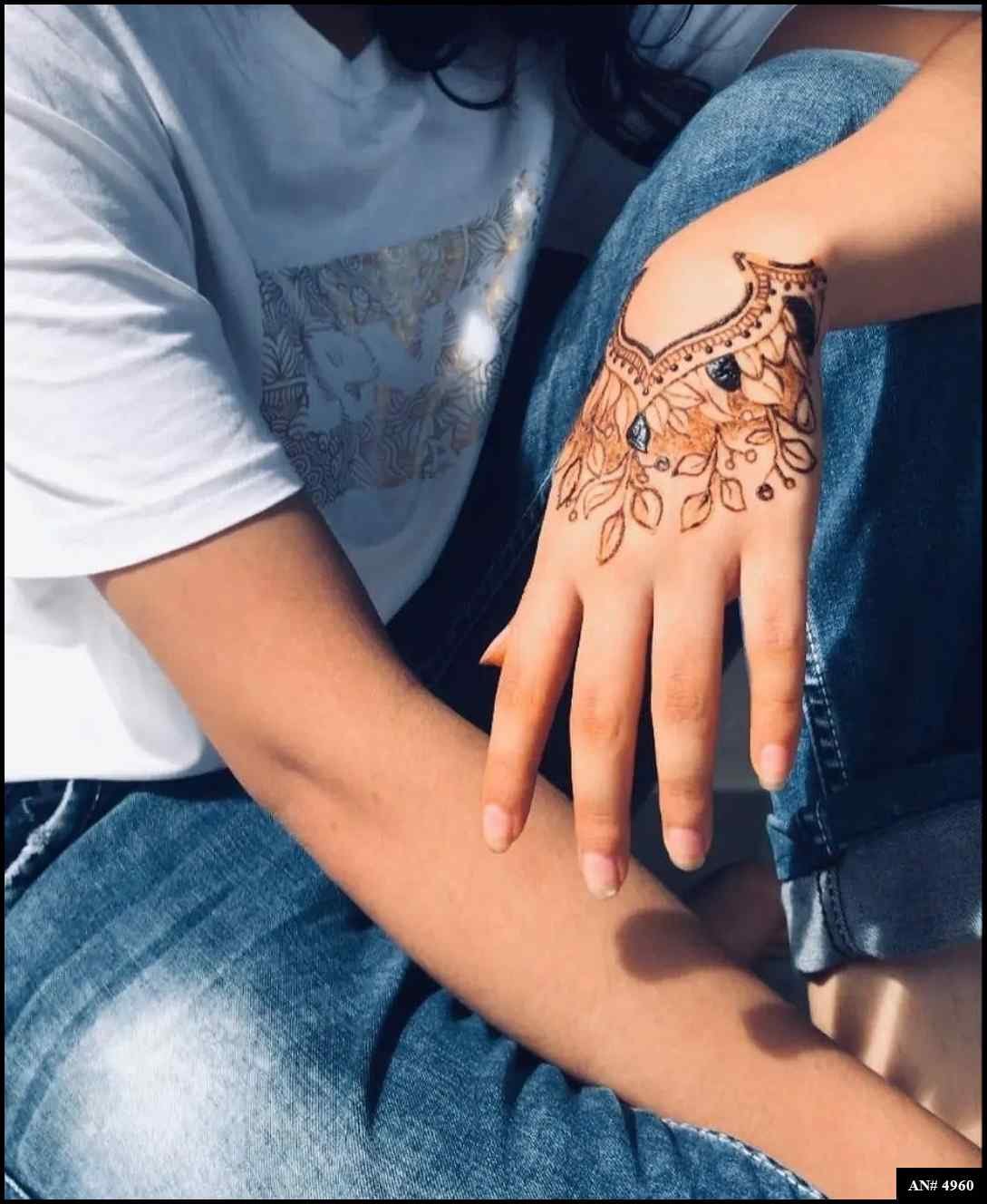 simple-mehndi-design-back-hand-2022