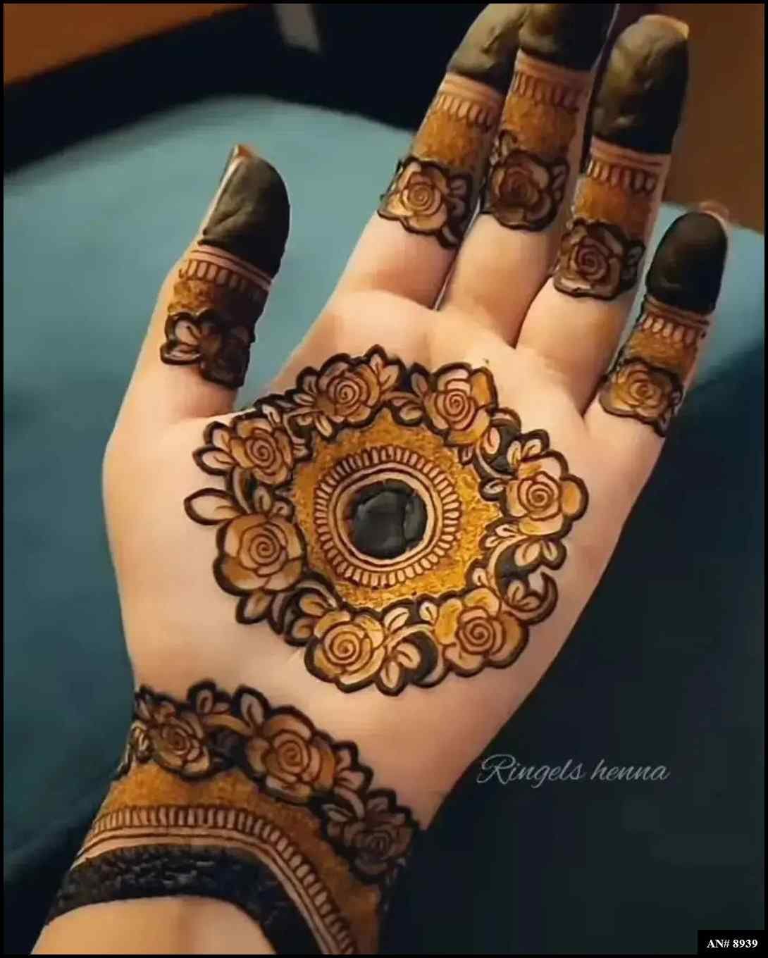 Front Hand Mehndi Design AN 8939