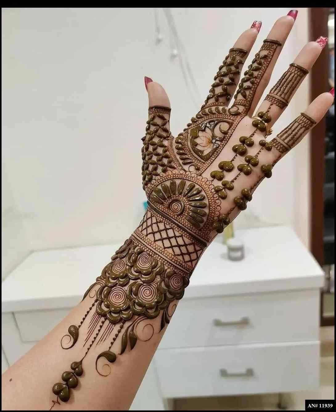 Front Hand Simple Mehndi Design AN 11939